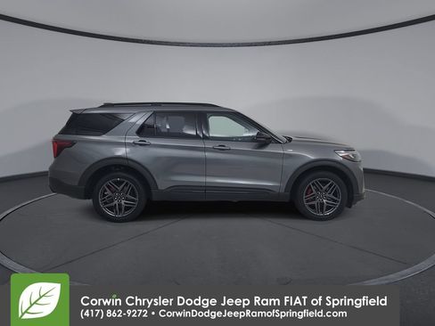 Used 2025 Ford Explorer ST-Line w/ ST-Line Street Pack AWD/4WD image 17