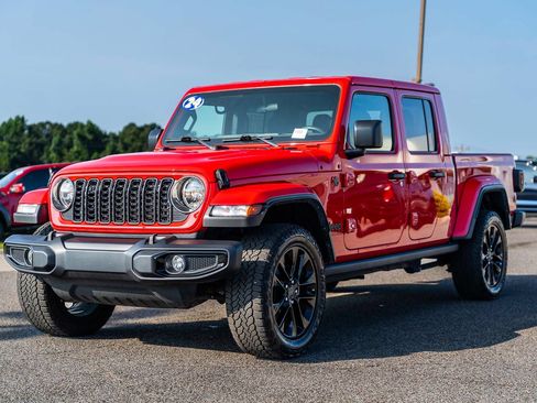 Used 2024 Jeep Gladiator Sport AWD/4WD image 5
