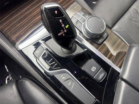 Used 2020 BMW M550i xDrive w/ Executive Package image 70