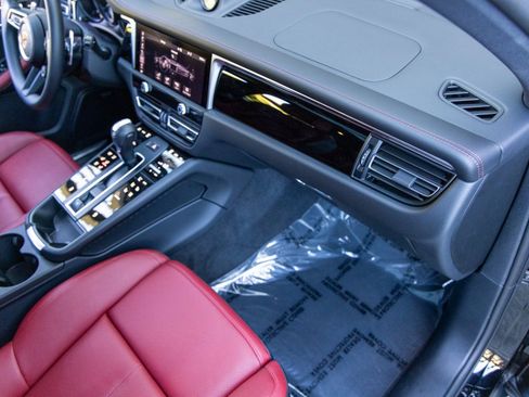 Certified 2025 Porsche Macan S image 55