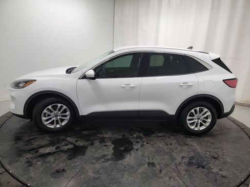Used 2020 Ford Escape SE image 4