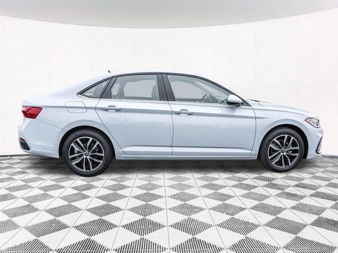 Used 2025 Volkswagen Jetta SE image 10