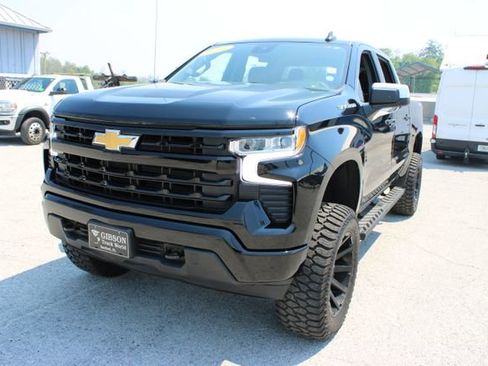 Used 2025 Chevrolet Silverado 1500 LT AWD/4WD image 3
