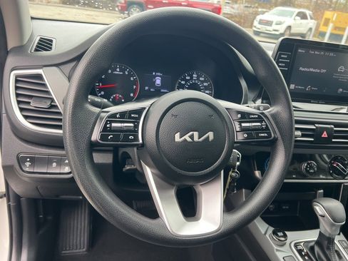 Used 2023 Kia Seltos LX image 12