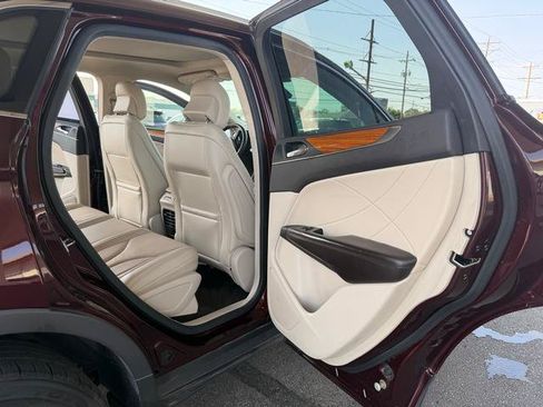 Used 2018 Lincoln MKC Select w/ Select Plus Package FWD image 13