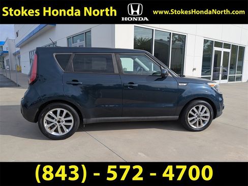 Used 2017 Kia Soul + image 3