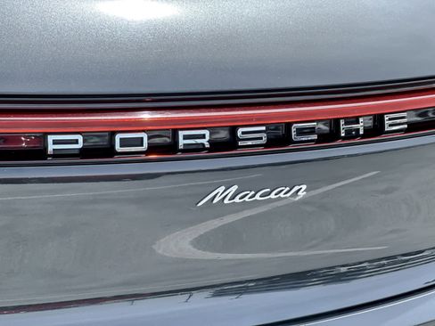 Used 2022 Porsche Macan AWD/4WD image 27