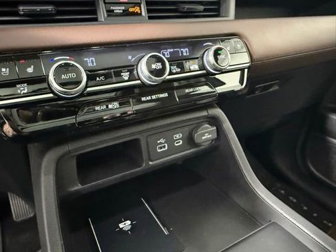 Used 2024 Honda Pilot Elite image 24