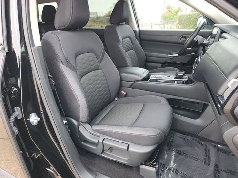 Certified 2025 Nissan Pathfinder SV image 16