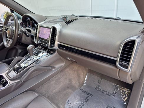 Used 2017 Porsche Cayenne Platinum Edition AWD/4WD image 14
