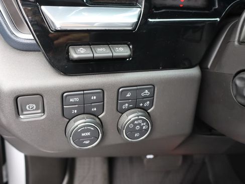 Used 2023 Chevrolet Silverado 1500 High Country w/ High Country Premium Package AWD/4WD image 14