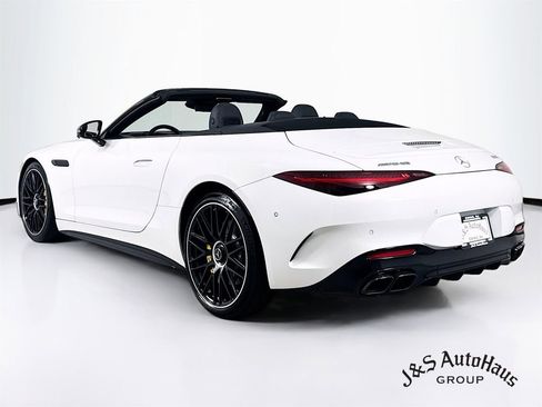 Used 2022 Mercedes-Benz SL 55 AMG 4MATIC w/ Driver Assistance Package image 5