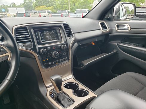 Used 2017 Jeep Grand Cherokee Laredo w/ Quick Order Package 2BE RWD image 19