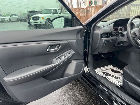 Used 2022 Nissan Sentra SV w/ Lighting Package image 13