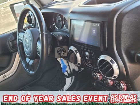 Used 2015 Jeep Wrangler Unlimited Rubicon w/ Connectivity Group image 11