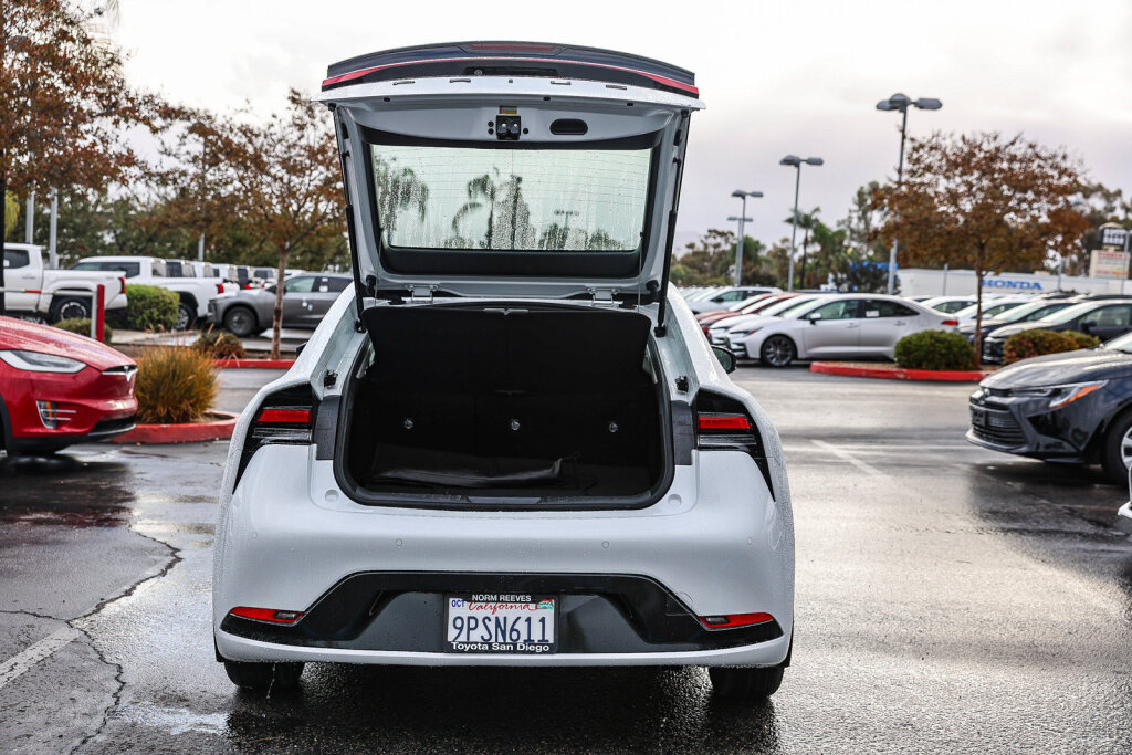 Certified 2024 Toyota Prius XLE FWD image 26