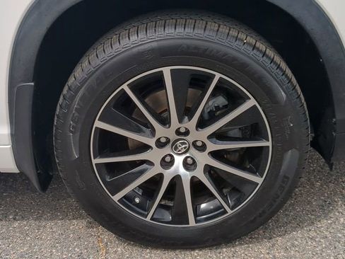 Used 2018 Toyota Highlander SE image 10