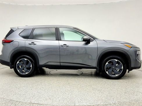 Used 2024 Nissan Rogue SV FWD image 4
