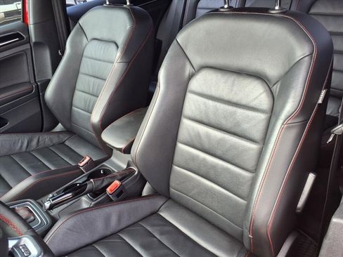 Used 2017 Volkswagen GTI SE image 7