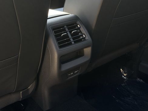 New 2025 Volkswagen Tiguan SE image 26