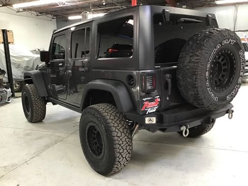 Used 2018 Jeep Wrangler Unlimited Rubicon w/ Connectivity Group AWD/4WD image 8