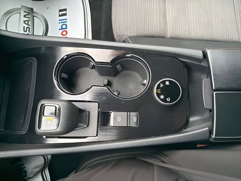 Certified 2023 Nissan Rogue SV image 17