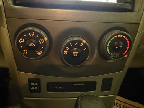 Used 2013 Toyota Corolla LE image 32