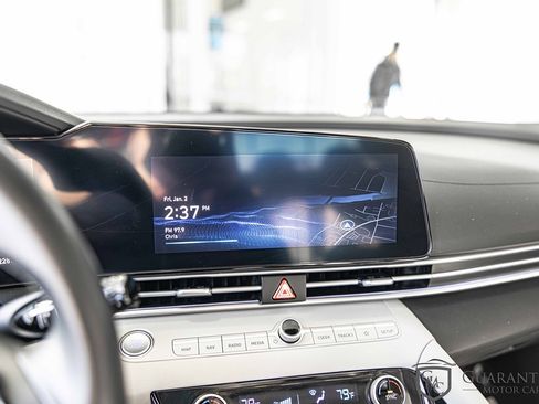 Used 2024 Hyundai Elantra Limited image 25