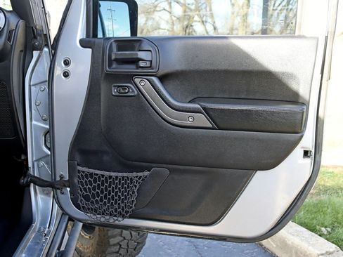 Used 2016 Jeep Wrangler Unlimited Sport AWD/4WD image 29