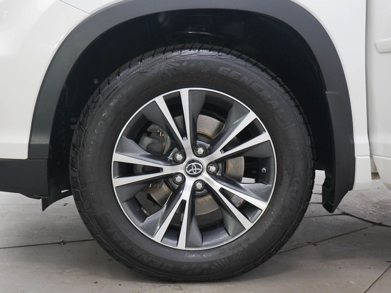 Used 2016 Toyota Highlander XLE w/ Protection Package #3 AWD/4WD image 29