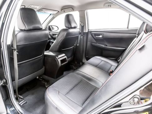 Used 2015 Toyota Camry SE FWD image 29