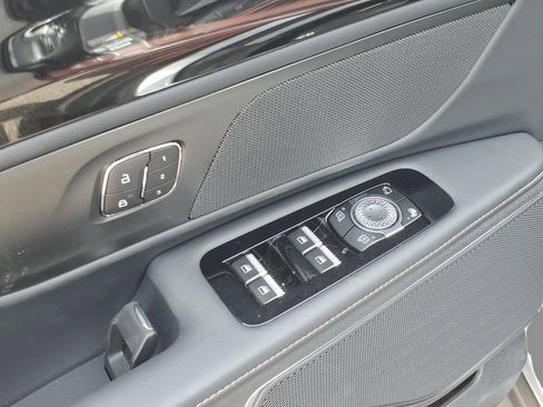 New 2026 Lincoln Nautilus Premier AWD/4WD image 17
