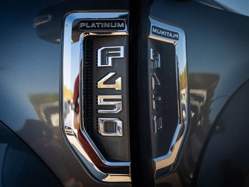 Certified 2019 Ford F450 Platinum w/ Platinum Ultimate Package image 25