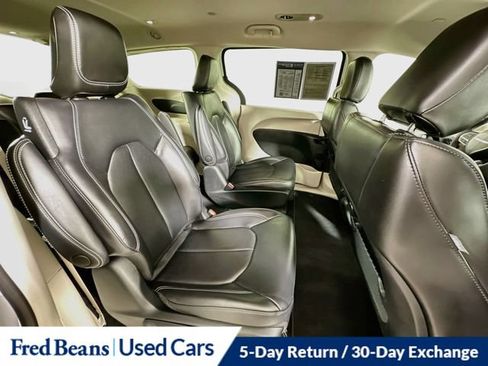 Used 2023 Chrysler Pacifica Touring-L FWD image 33