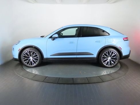 Used 2025 Porsche Macan 4 Electric w/ Premium Package AWD/4WD image 2
