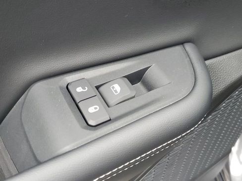 New 2025 Jeep Grand Cherokee Altitude image 18