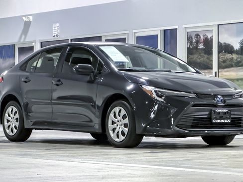 Used 2024 Toyota Corolla LE image 6