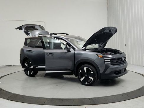 New 2026 Nissan Kicks SR image 9