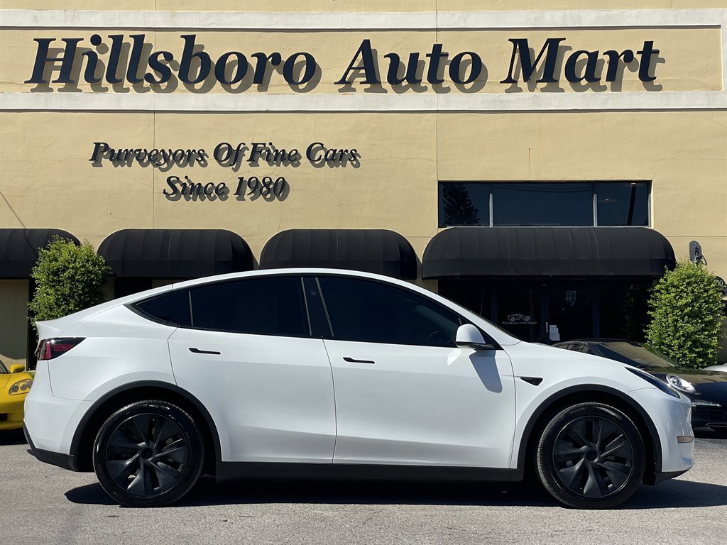 Used 2024 Tesla Model Y Long Range AWD/4WD image 4