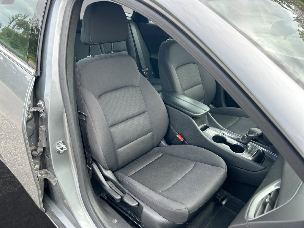 Used 2025 Chevrolet Malibu LT FWD image 30