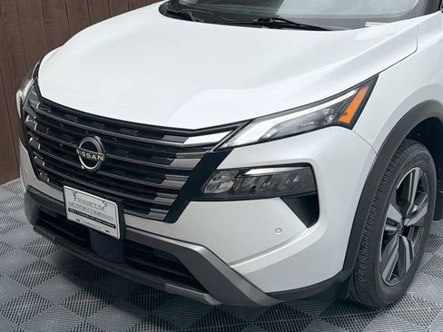 Used 2024 Nissan Rogue SL FWD image 19