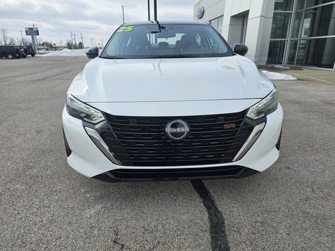 Used 2025 Nissan Sentra SR w/ SR Premium Package image 3