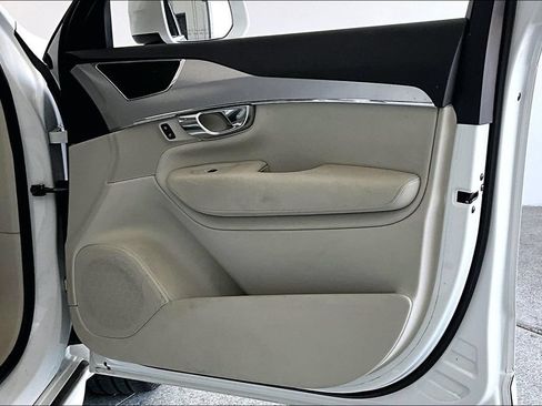 Used 2017 Volvo XC90 T6 Momentum w/ Vision Package AWD/4WD image 23