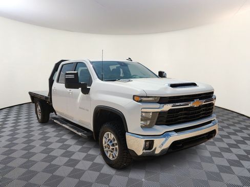 Used 2024 Chevrolet Silverado 2500 LT w/ Convenience Package AWD/4WD image 6