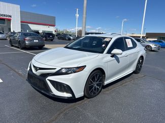 Used 2022 Toyota Camry SE video 1