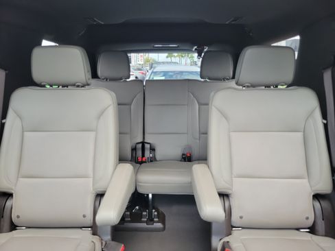 Used 2022 GMC Yukon SLT w/ SLT Premium Package AWD/4WD image 16