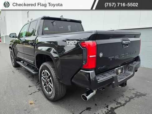 Used 2025 Toyota Tacoma TRD Sport AWD/4WD image 5