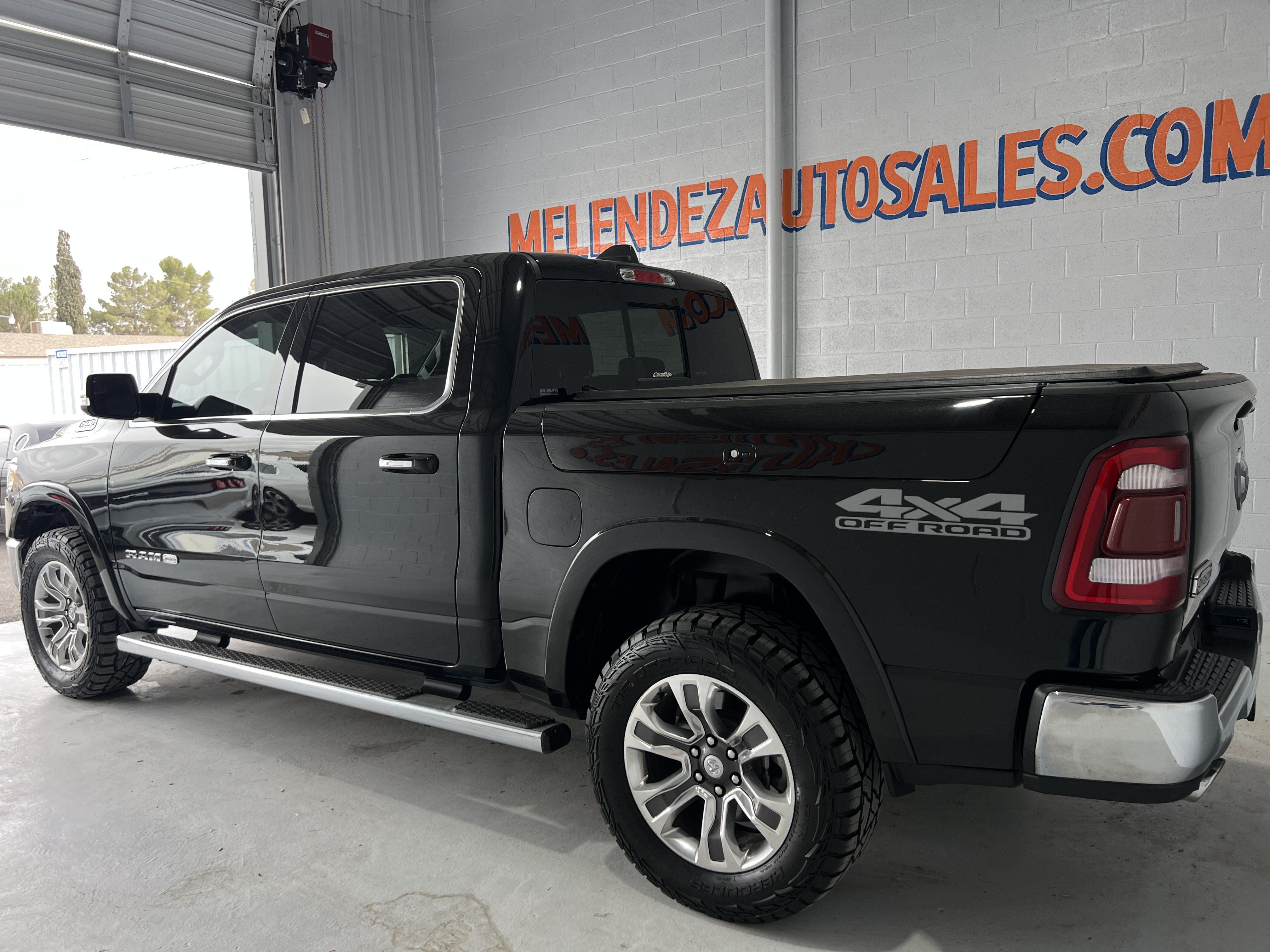 Used 2022 RAM 1500 Limited w/ Off Road Group AWD/4WD image 3