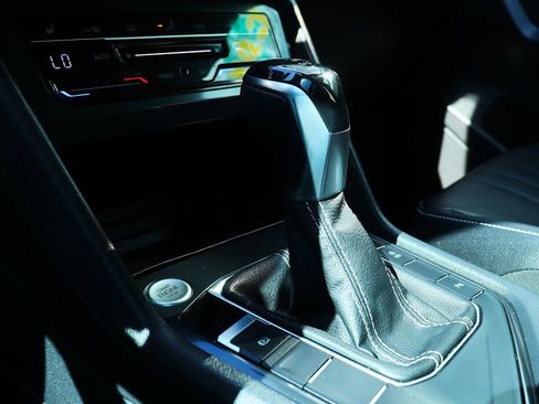 Used 2022 Volkswagen Tiguan SE R-Line image 54