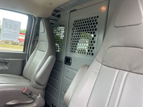 Used 2017 Chevrolet Express 2500 RWD image 14